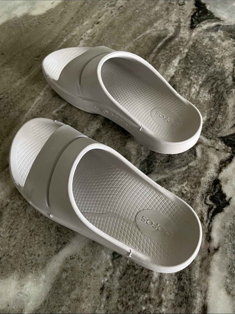 OOFOS Women's White Slide Sandals - Cushioned Recovery Footbed - Picture 2 of 3